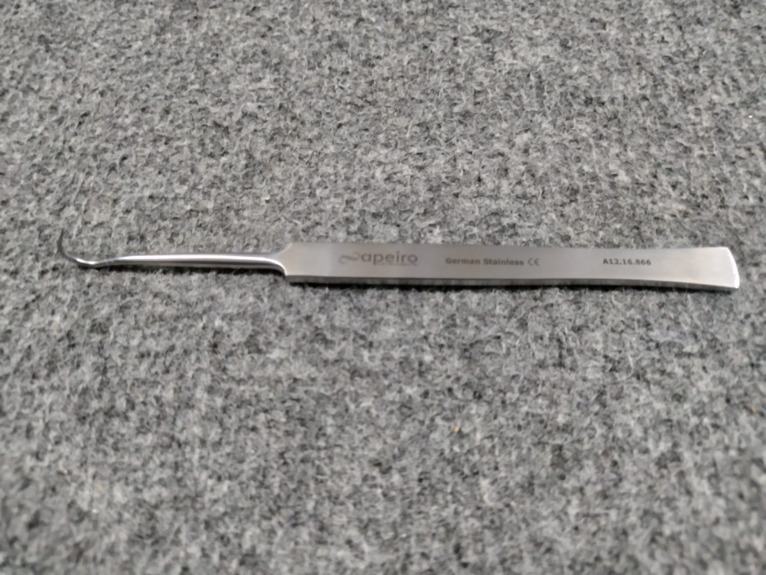 Hook retractor, 16. 5cm, single prong, sharp Hook retractor, 16. 5cm, single prong, sharp